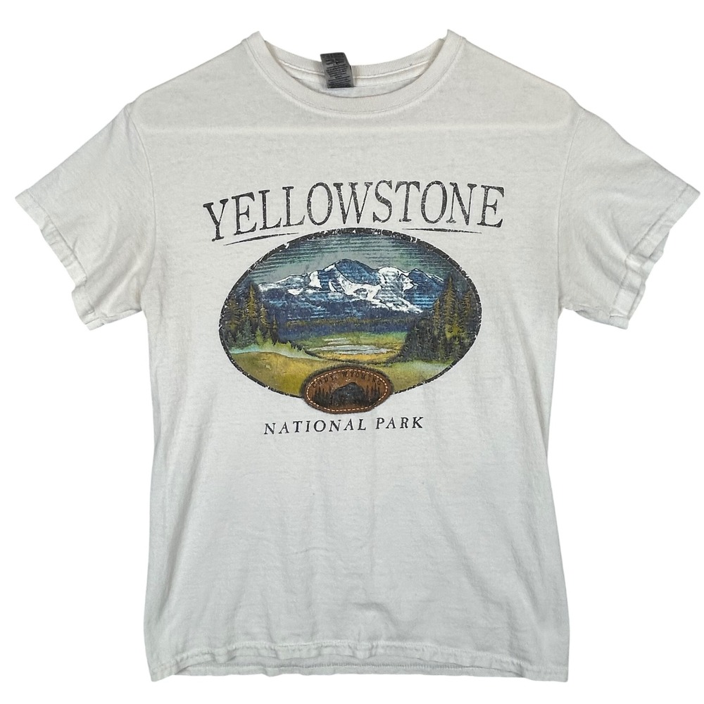 Gildan Yellowstone National Park Graphic T-Shirt White Small Cody Wyoming Tee